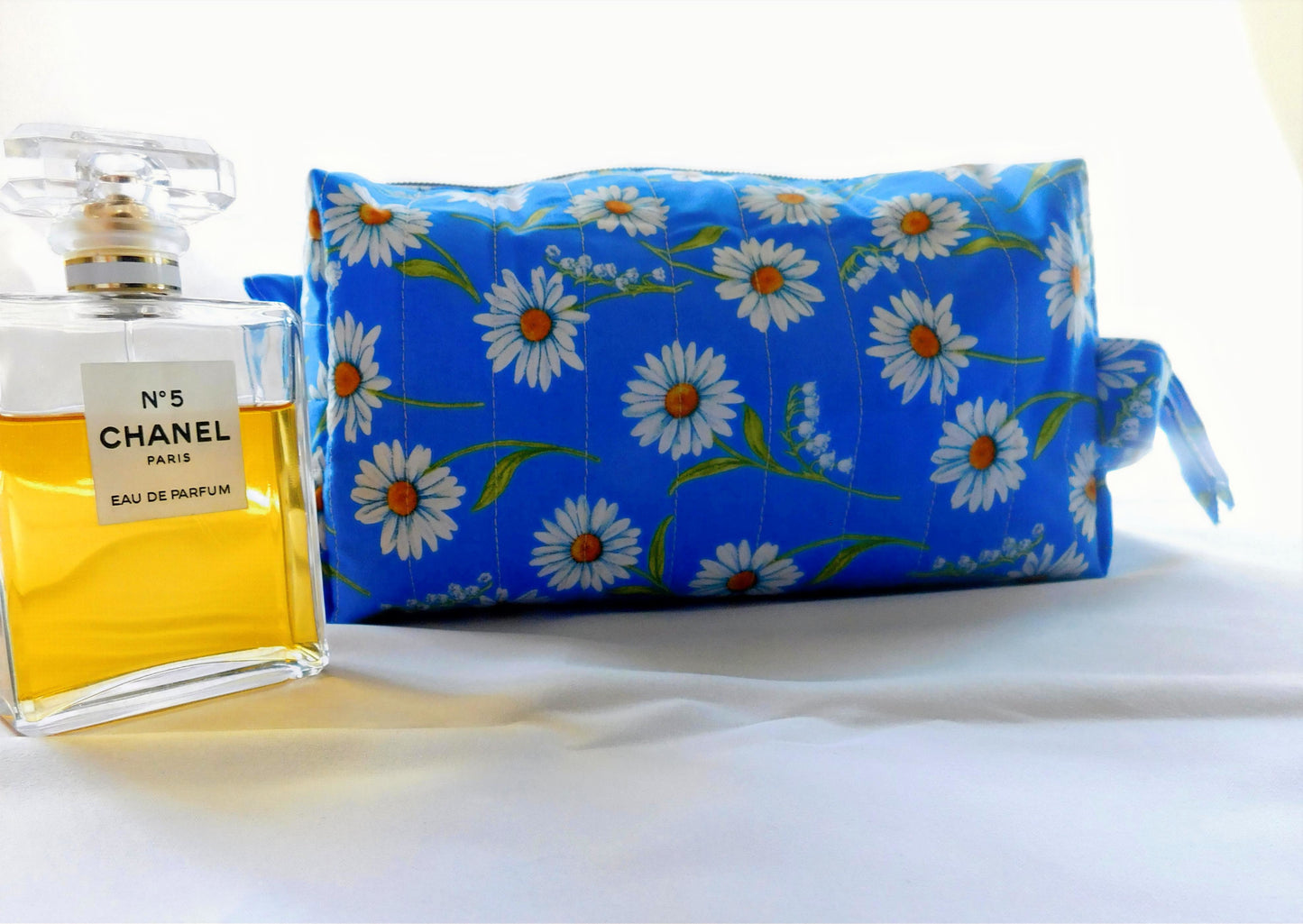 Boxed Daisy Makeup Bag