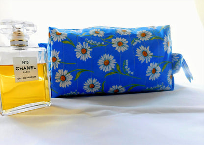 Boxed Daisy Makeup Bag